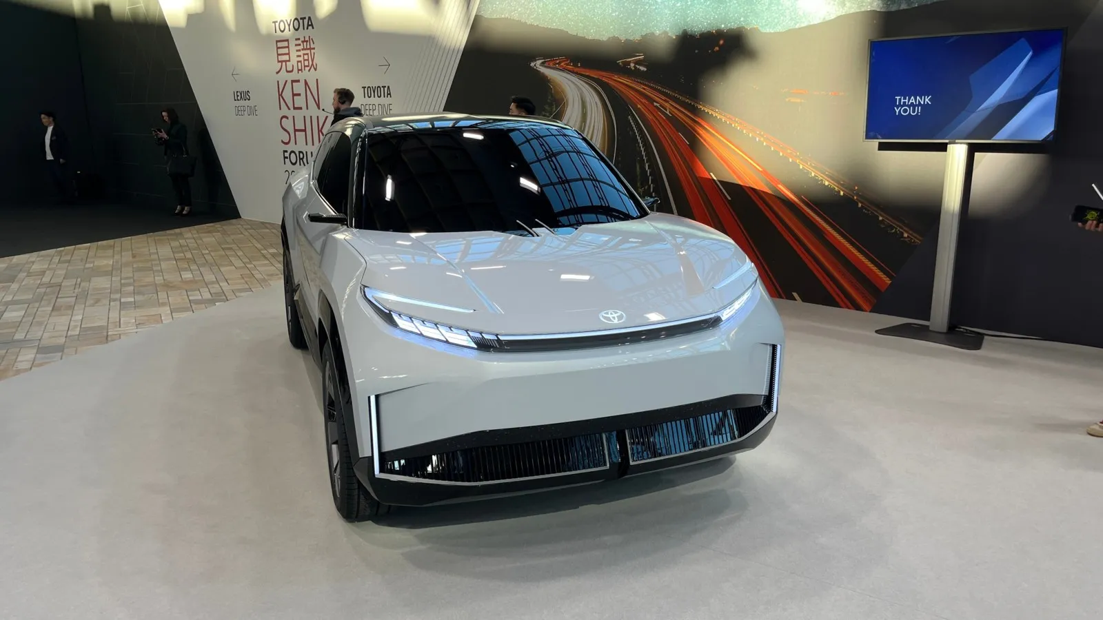 Mit seiner kompakten Karosserie vermittelt das Toyota Urban SUV Concept seine SUV-Präsenz.