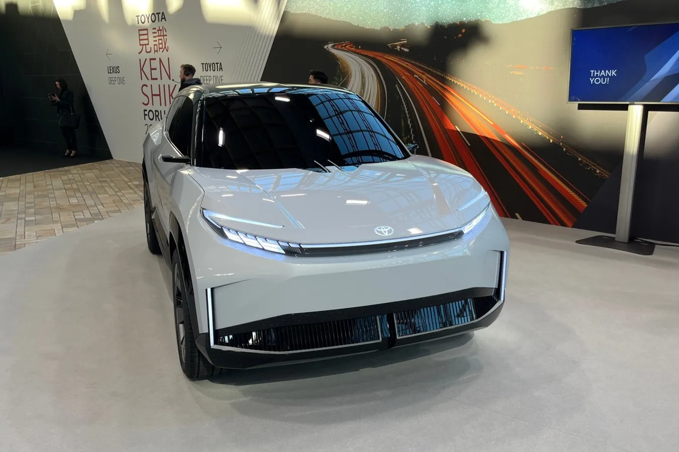 Mit seiner kompakten Karosserie vermittelt das Toyota Urban SUV Concept seine SUV-Präsenz.