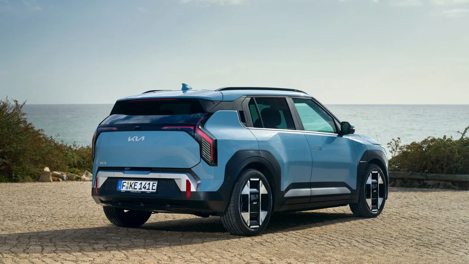 Das Kofferraumvolumen des Kia EV3 beträgt max. 1.250 Liter.