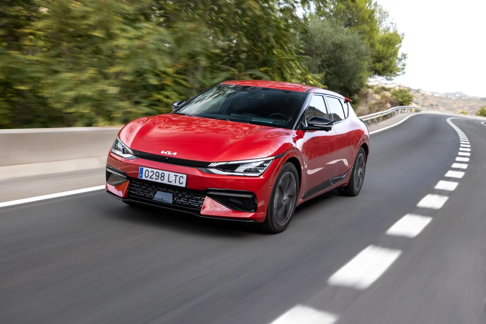 Kia EV6 77,4 kWh AWD: Fast auf gleichem Niveau wie der BMW iX3 (1.264 Euro) reiht sich der Koreaner auf Platz vier unserer Wartungskosten-Hitliste ein.