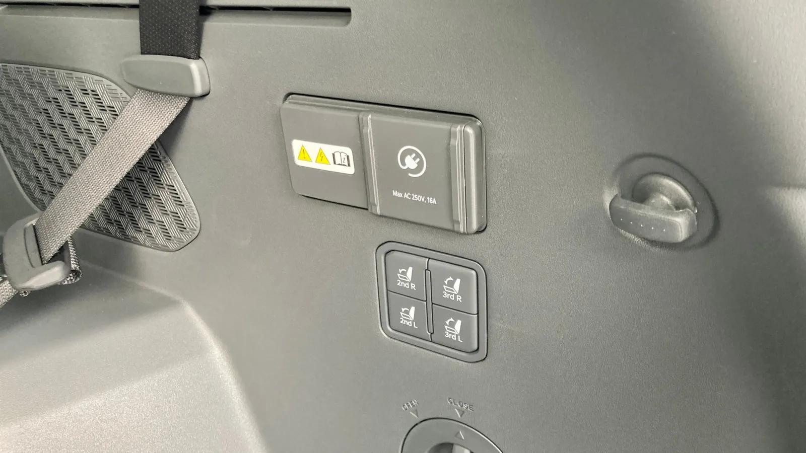 Die Sitze sind im Kia EV9 auf Knopfdruck umklappbar.