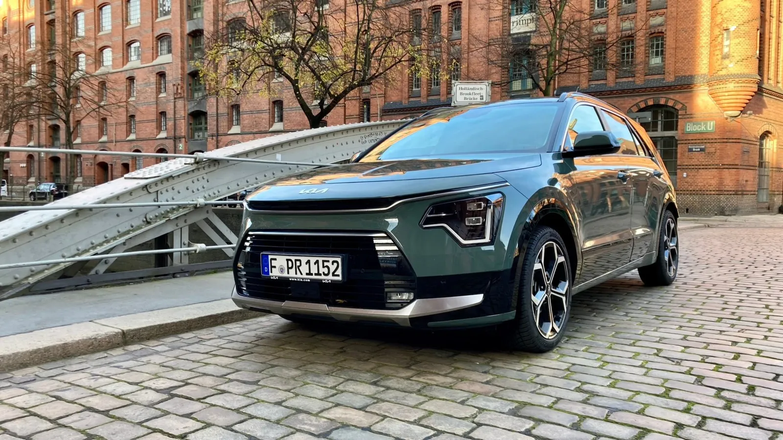 Aber auch die Front des kompakten Hybrid-Crossovers zeigt Charakter.