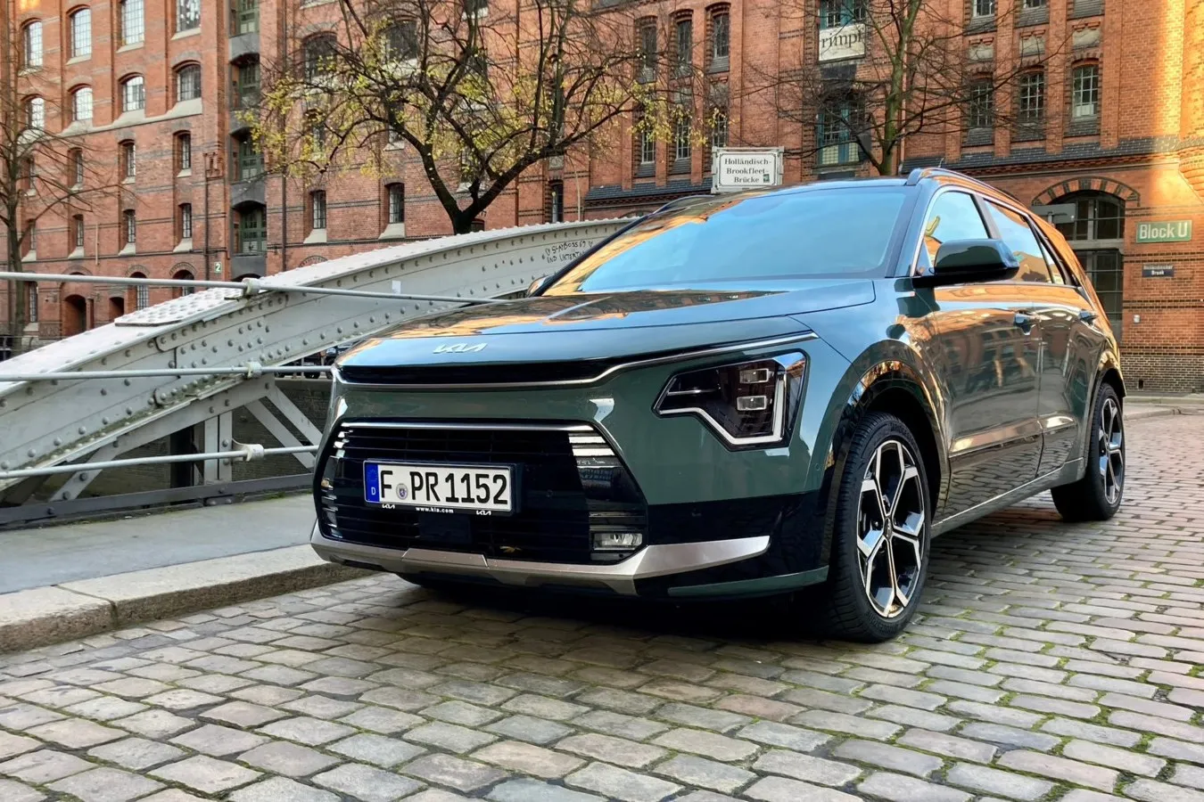 Aber auch die Front des kompakten Hybrid-Crossovers zeigt Charakter.