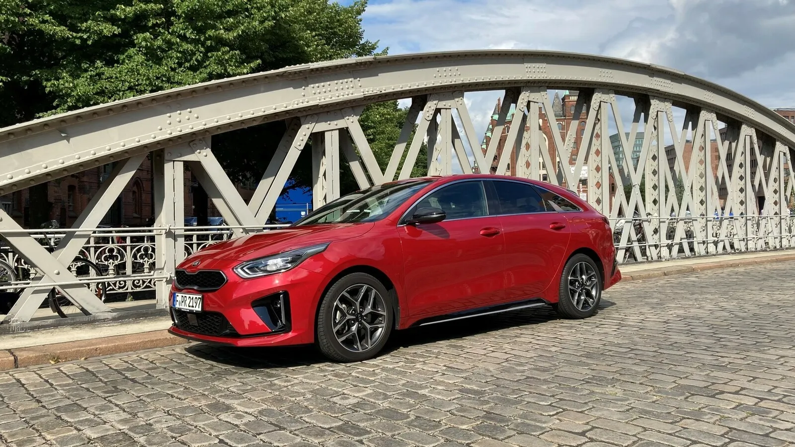 Das Front-Design übernimmt der Proceed von seinen übrigen Geschwistern, demnächst gibt´s ein Facelift mit neuem Grill.