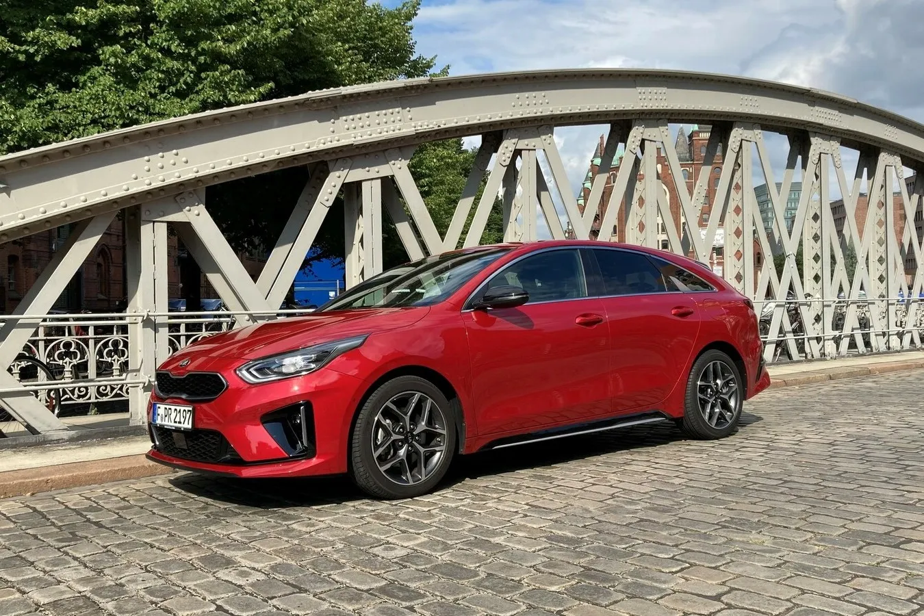 Das Front-Design übernimmt der Proceed von seinen übrigen Geschwistern, demnächst gibt´s ein Facelift mit neuem Grill.