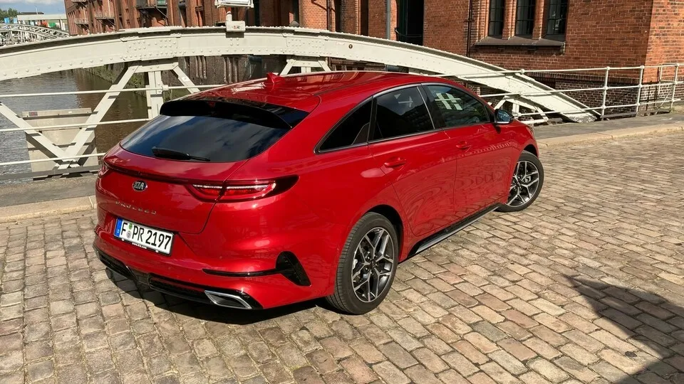 Mit dem Proceed stellt Kia einen von zwei Shooting Brakes in der Kompaktklasse auf die Räder. Nur Mercedes-Benz setzt mit dem CLA ebenfalls auf dieses Segment.