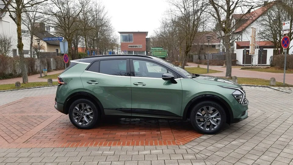 Kanten statt rundlicher Formen: Der neue Kia Sportage fällt auf.