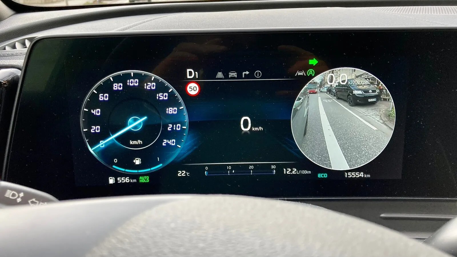 Für deutlich mehr Übersichtlichkeit auch im Stadtverkehr sorgen die Totwinkel-Videos im Sportage Cockpit. Optional im Paket ab Sportage Spirit.