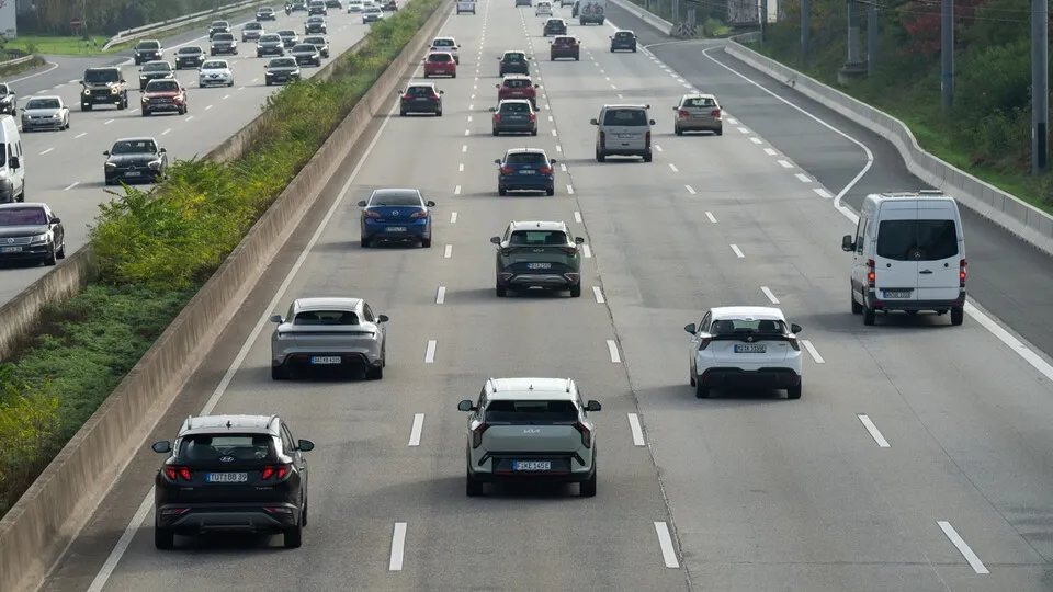 Deutsche Fahrer setzen den E-Auto-Trend fort: Fast 69.000 reine Elektroautos wurden im vergangenen Monat neu zugelassen.