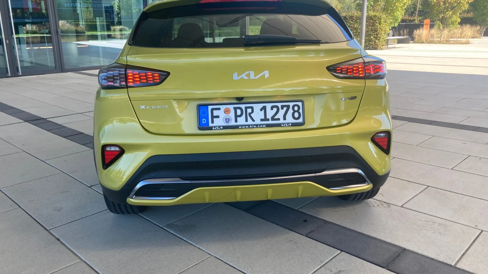 Kia-Standard auch beim gelifteten X Ceed: Sieben Jahre Herstellergarantie und Navigationskarten-Update.