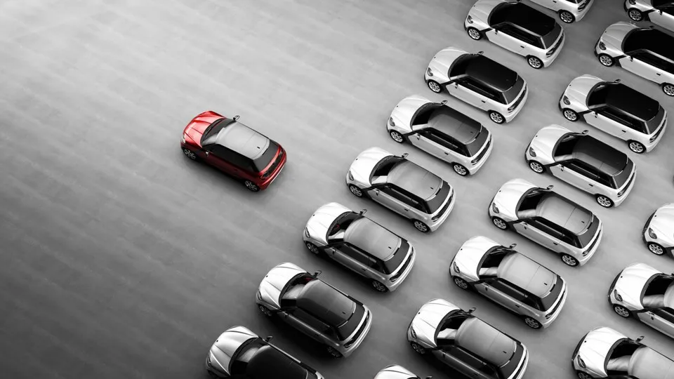 Kompakte Elektroautos sollen durch die neue M1E‑Klasse günstiger und attraktiver werden.