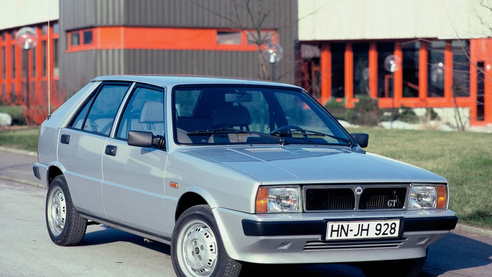 Ihr Renommee zehrt die italienische Premiummarke vor allem aus dem Delta (im Bild der erste Generation), der im Rallye-Sport zahlreiche Erfolge einfuhr.