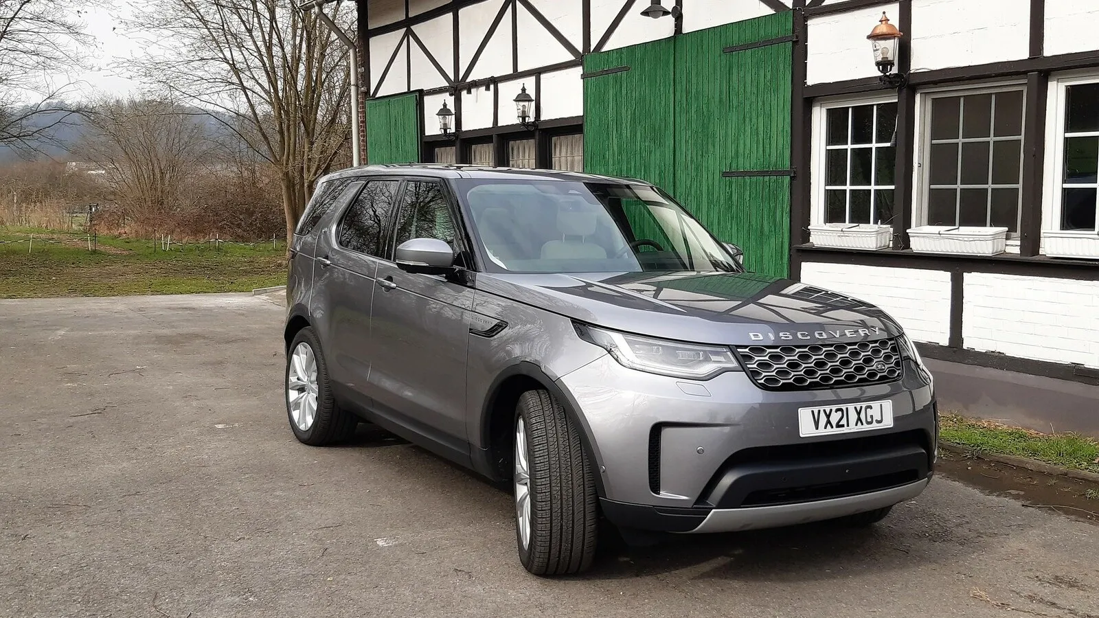 Der vielseitige Alleskönner Land Rover Discovery kann mit fünf oder sieben Sitzen geordert werden.