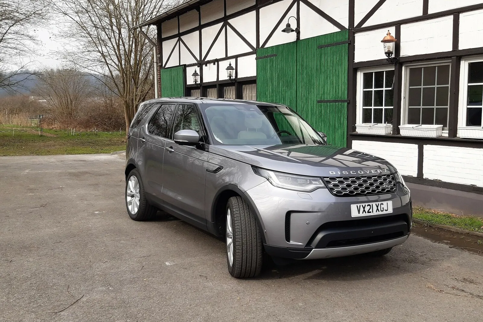 Der vielseitige Alleskönner Land Rover Discovery kann mit fünf oder sieben Sitzen geordert werden.
