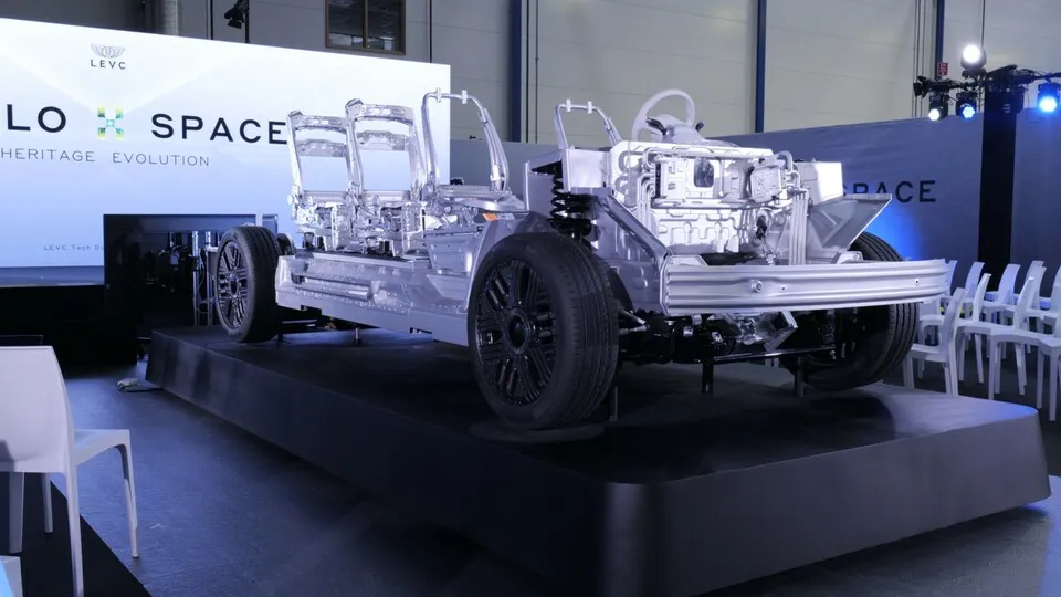 In Coventry hat LEVC seine neue SO-Architektur für E-Autos mit drei Sitzreihen vorgestellt.
