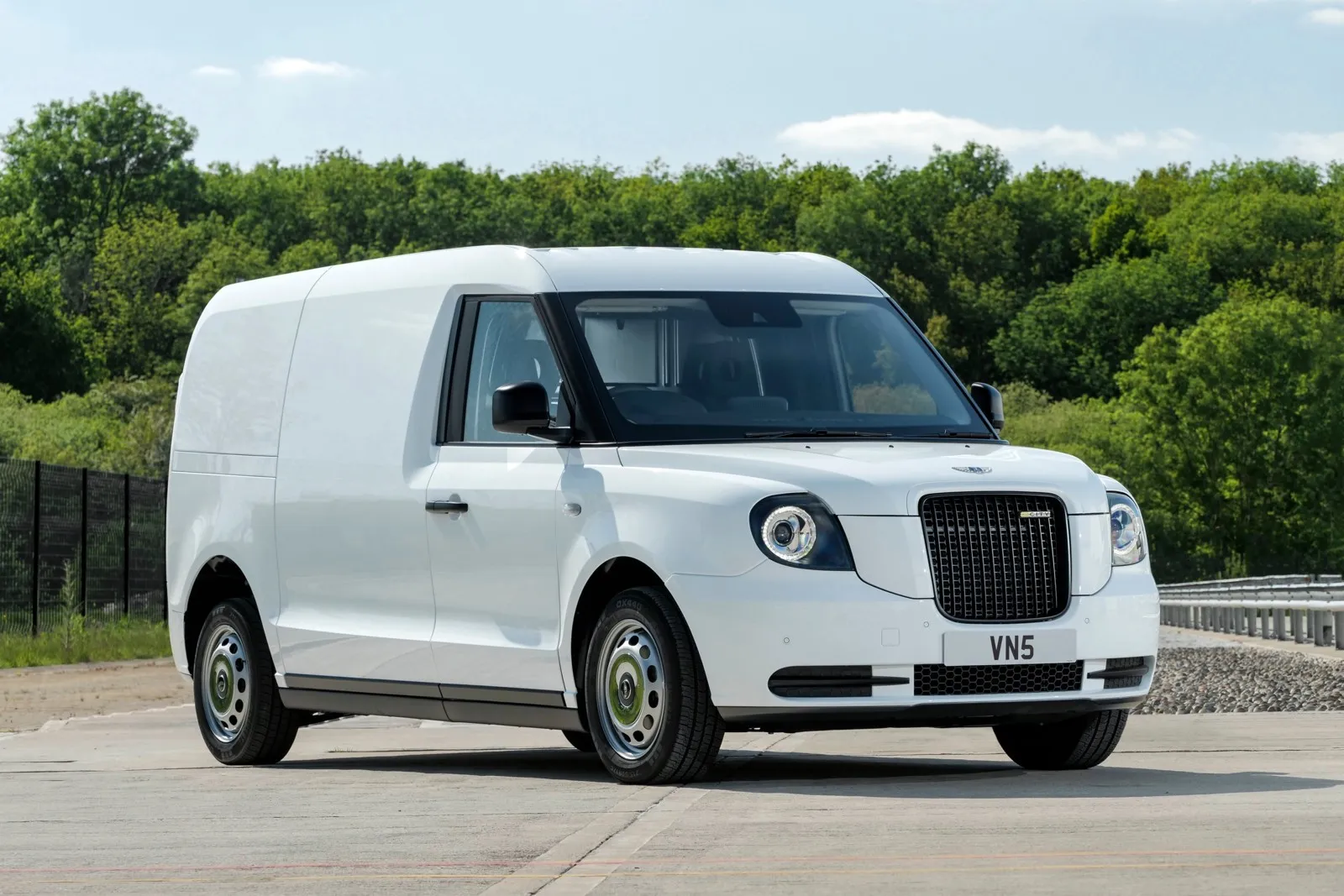 Der LEVC VN5 ist ein serieller Plug-in-Hybrid.