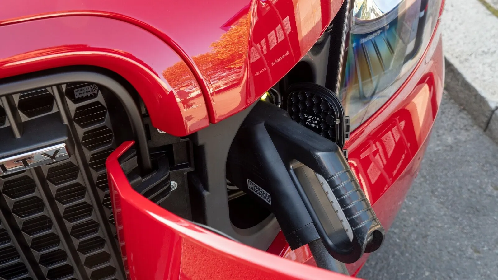 Geladen wird der VN% serienmäßig mit AC 11kW oder DC50 kW. Optional gibt es im AC-Modus 22 kW Ladeleistung,