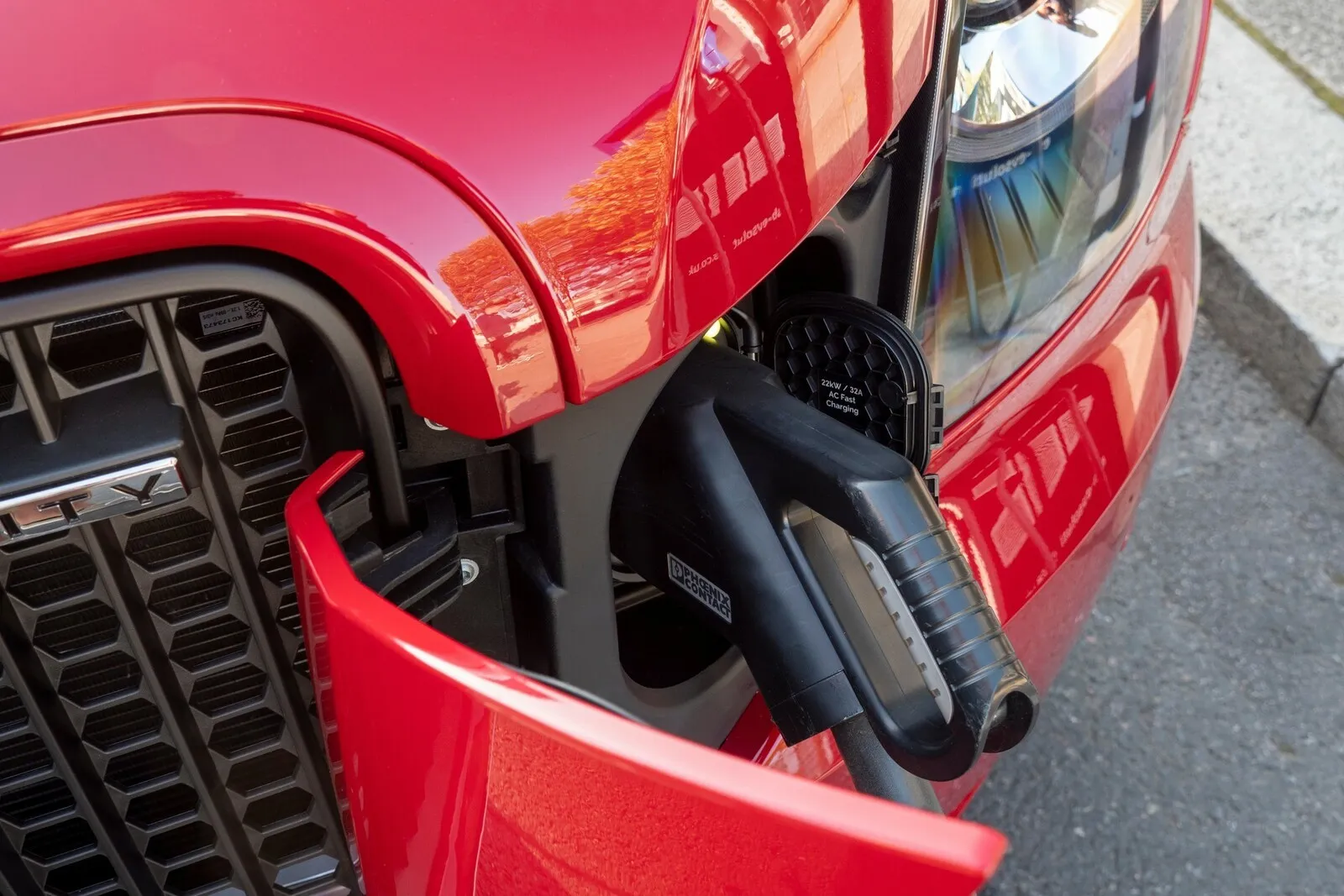 Geladen wird der VN% serienmäßig mit AC 11kW oder DC50 kW. Optional gibt es im AC-Modus 22 kW Ladeleistung,