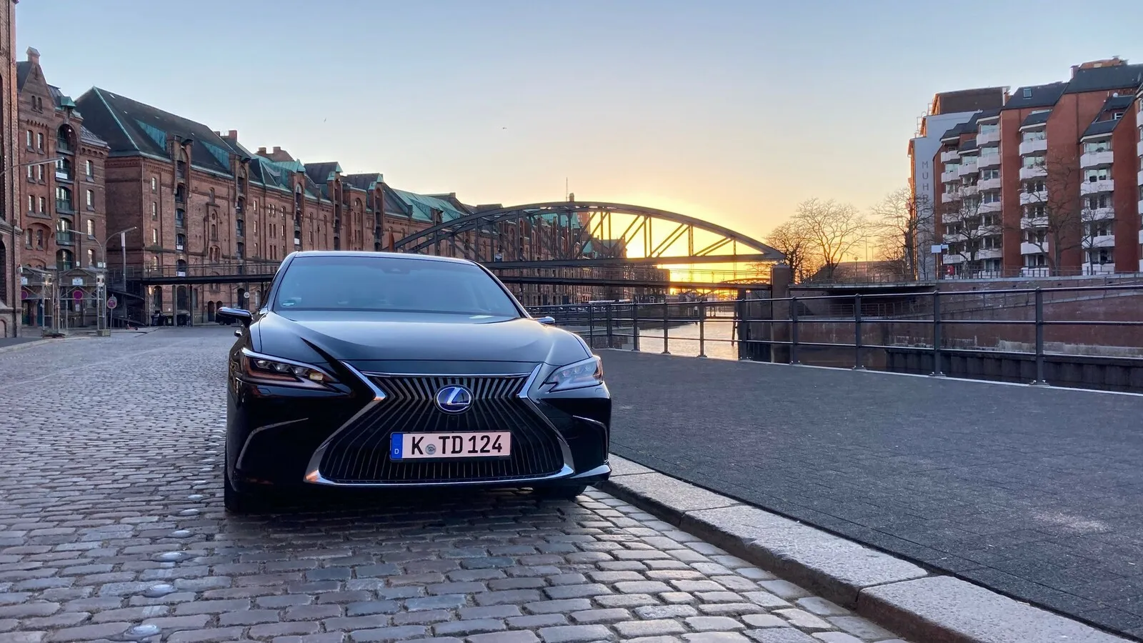 Der große Lexus-Grill versprüht jedoch eine ordentliche Portion Aggressivität.