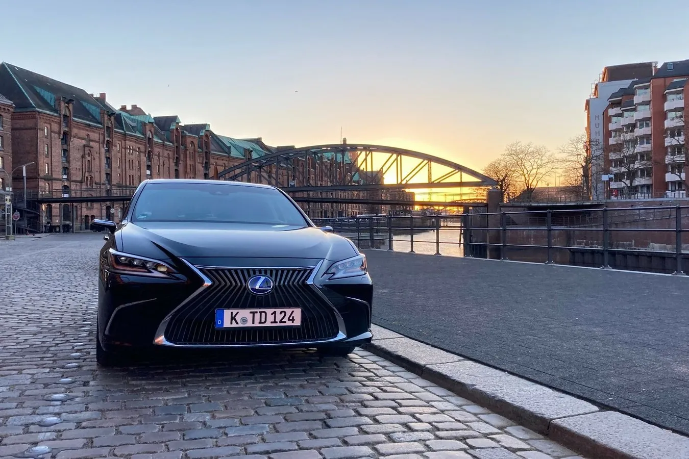 Der große Lexus-Grill versprüht jedoch eine ordentliche Portion Aggressivität.