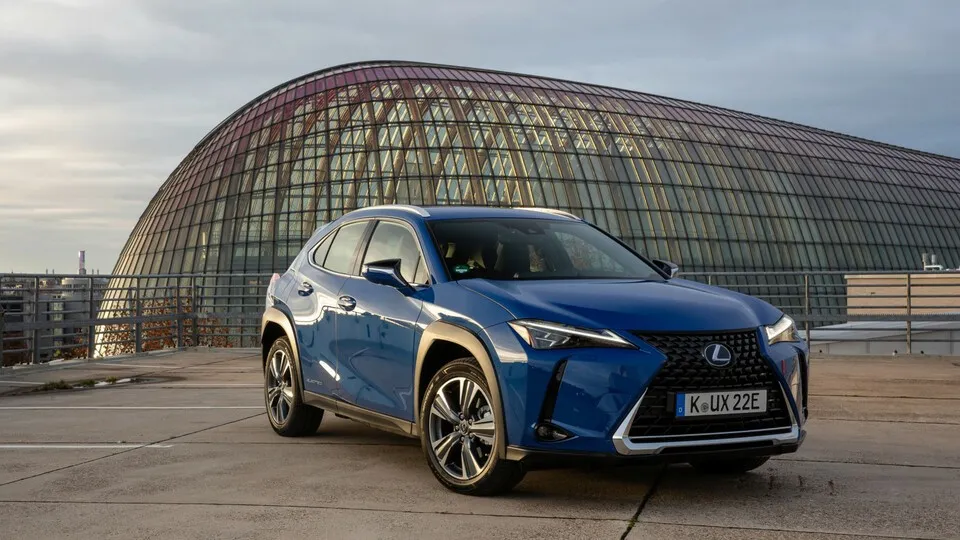 Unter den kompakten Elektro-SUVs und -Crossovern setzt sich der Lexus UX 300e an die Restwert-Spitze: Mehr als 50,8 Prozent Händlereinkaufswert schafft kein anderes Modell in unserem Vergleich.