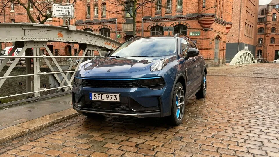 Lynk & Co ist eine Marke des Geely-Konzerns, der Kompakt-SUV 01 steht auf der CMA-Plattform, die Volvo auch für den XC40 nutzt.