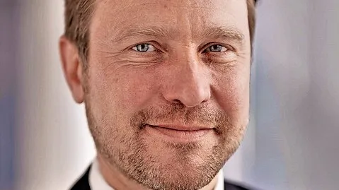Sebastian Madeja, Leiter Geschäftsfeld Mobilität der Nürnberger Versicherung: „Die Digitalisierung wird weiter voranschreiten und sich in allen Bereichen des Firmenfuhrparks wiederfinden, sowohl in der Schadenregulierung und damit auch im professionellen Schadenmanagement als auch in dem daraus resultierenden folgerichtigen Riskmanagement zur Flotte.“