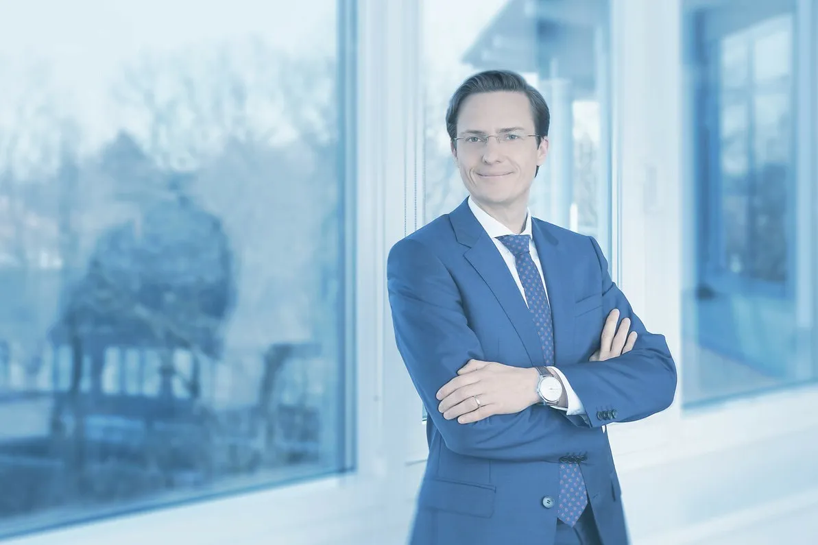„Bei vielen unserer Kunden wird der Umweltgedanke inzwischen durch konkrete CO2-Ziele messbar gemacht. Dies geht eindeutig über Lippenbekenntnisse hinaus“, Mattes Decker, Geschäftsführer Car Professional Fuhrparkmanagement und Beratungsgesellschaft mbH & Co. KG