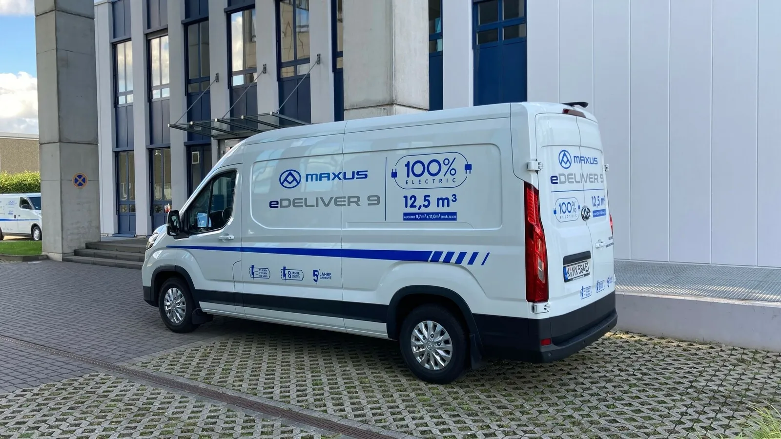 Der eDeliver 9 ist die vollelektrische Variante des Deliver 9. Alternativ gibt es den Transporter der Sprinter-Klasse auch mit Diesel-Antrieb.