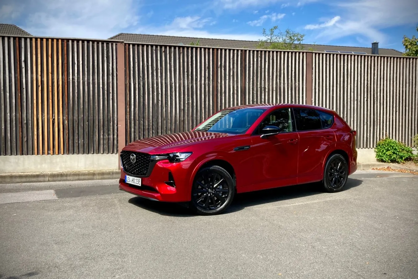 Im Vergleich zu den bestehenden Mazda-Modellen hat der CX-60-Grill deutlich an Kontur gewonnen.