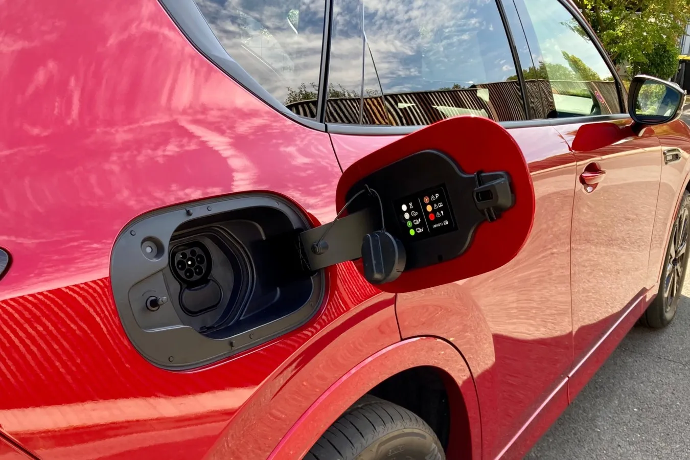 Geladen wird der Akku des Plug-in-Hybrids mit maximal 7,2 kW.