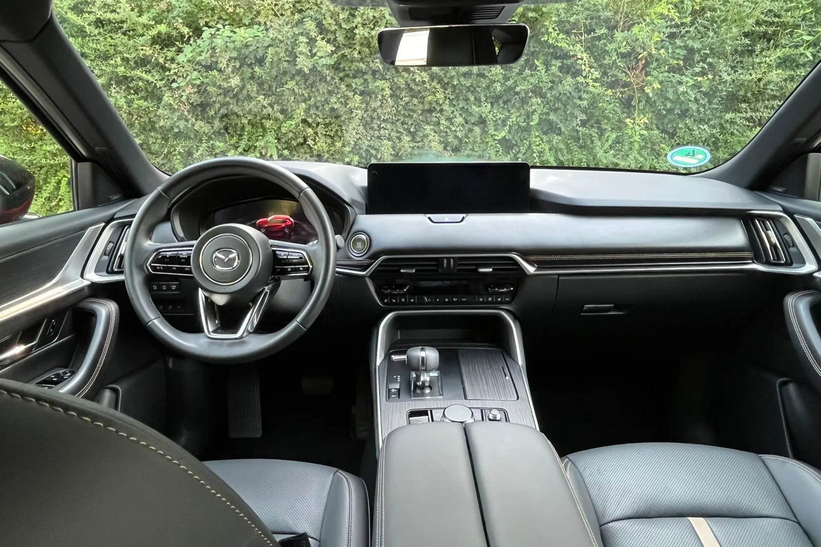 Reduktion und klare Strukturen – das Cockpit des CX-60 Homura Plus