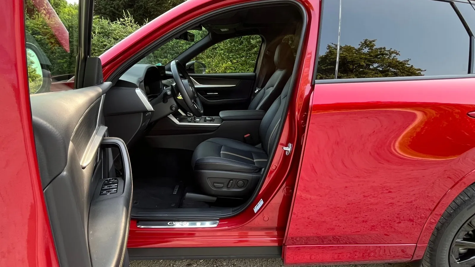 Straff gepolstert und langstreckentauglich – der Fahrersitz im CX-60 Homura Plus