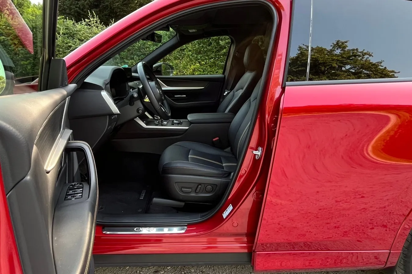 Straff gepolstert und langstreckentauglich – der Fahrersitz im CX-60 Homura Plus
