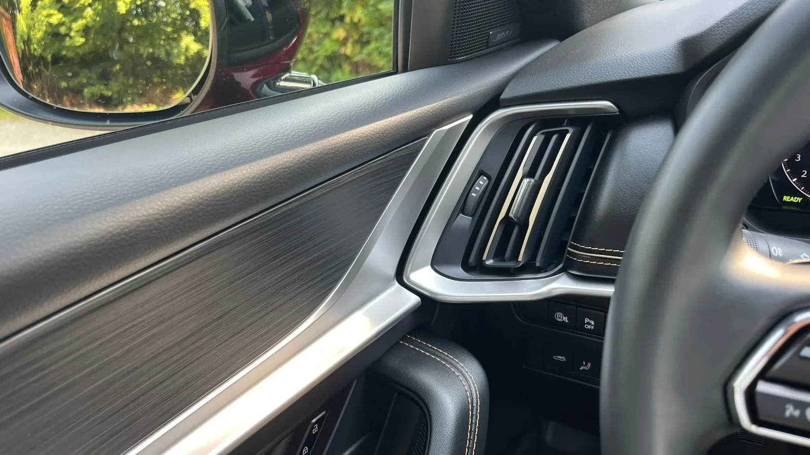 Hochwertige Materialien und sorgfältige Verarbeitung im CX-60 Homura Plus
