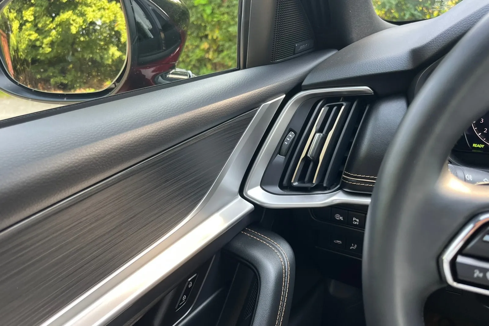 Hochwertige Materialien und sorgfältige Verarbeitung im CX-60 Homura Plus