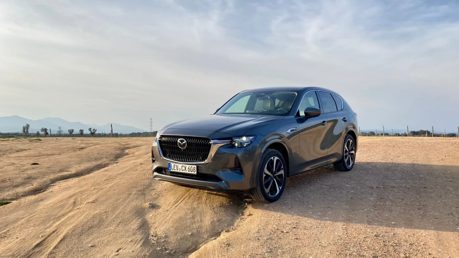 Mazda CX-60 e-Skyactiv D 200 RWD: Mit 2.956 Euro über den Betrachtungszeitraum kann sich das japanische Sechszylinder-SUV – als einziger ohne Allradantrieb in diesem Vergleich – den ersten Platz in unserer Wartungskosten-Hitliste sichern.