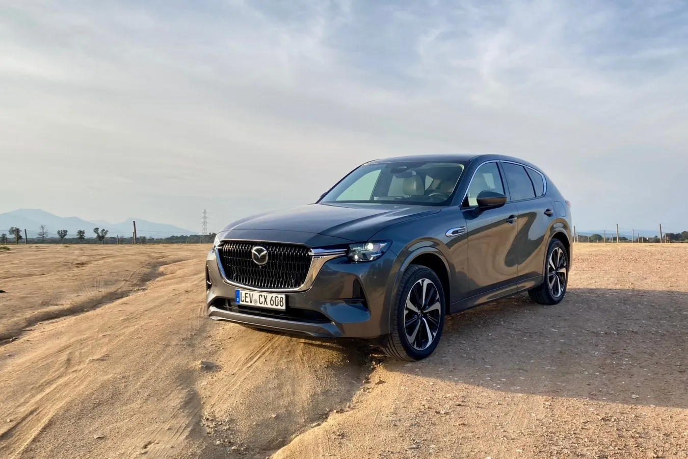 Mazda CX-60 e-Skyactiv D 200 RWD: Mit 2.956 Euro über den Betrachtungszeitraum kann sich das japanische Sechszylinder-SUV – als einziger ohne Allradantrieb in diesem Vergleich – den ersten Platz in unserer Wartungskosten-Hitliste sichern.