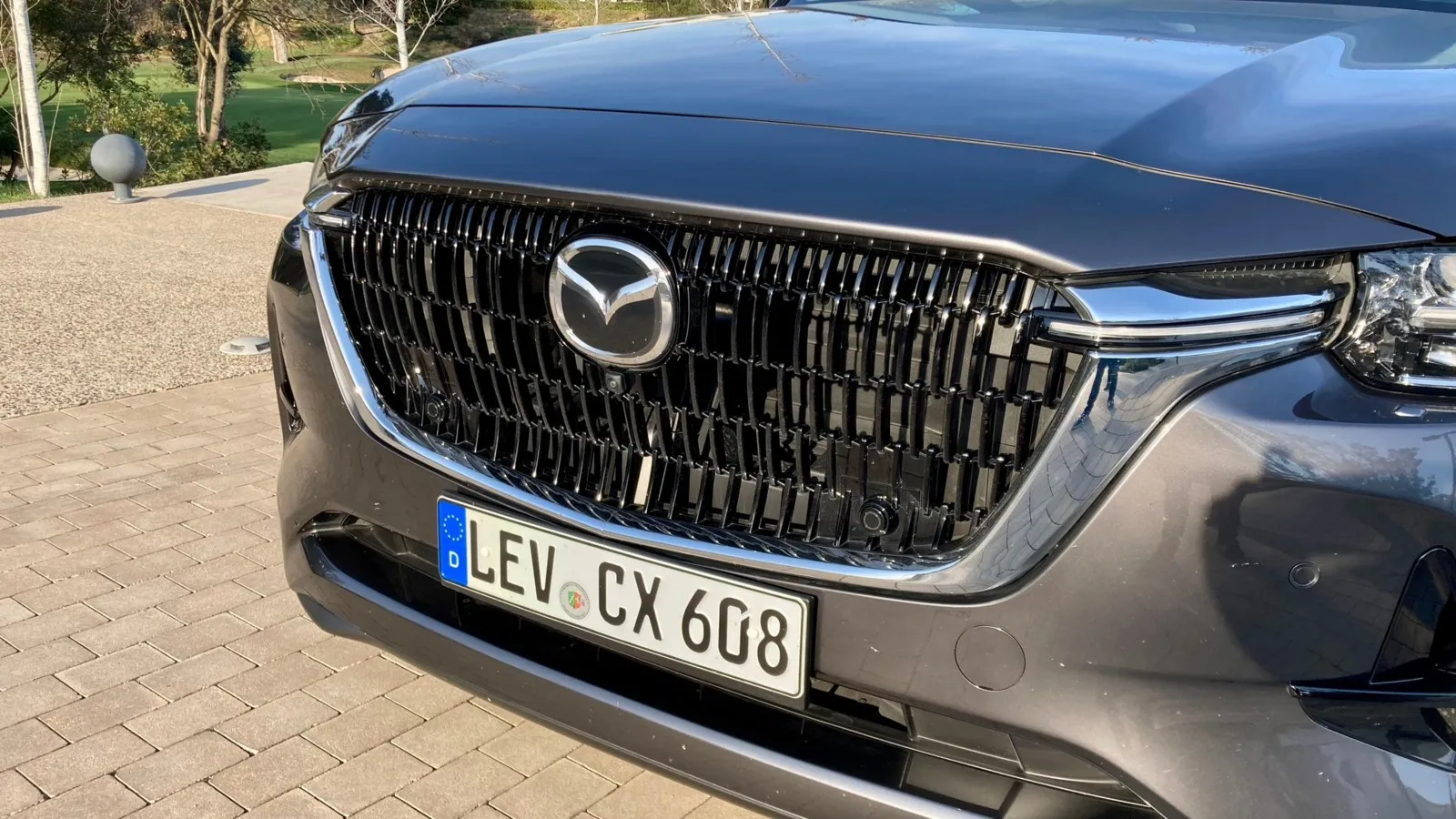 Typischer Mazda-Grill auch am Diesel-CX-60.
