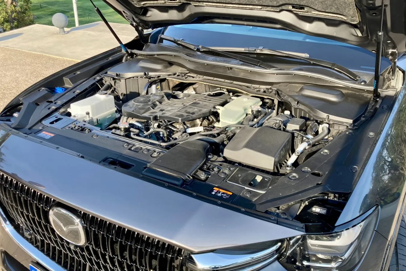 Damit grenzt man sich heute ab: Der Diesel des Mazda CX-60 besitzt sechs Zylinder – angeordnet länge in Reihe.
