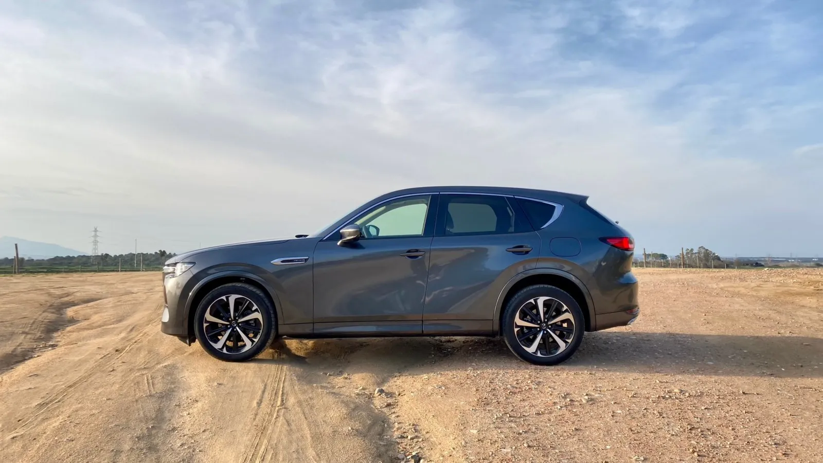 Ansonsten unterscheidet sich der CX-60 s-Skyactiv D nicht vom Plug-in-Hybrid – die lange Haube bleibt.