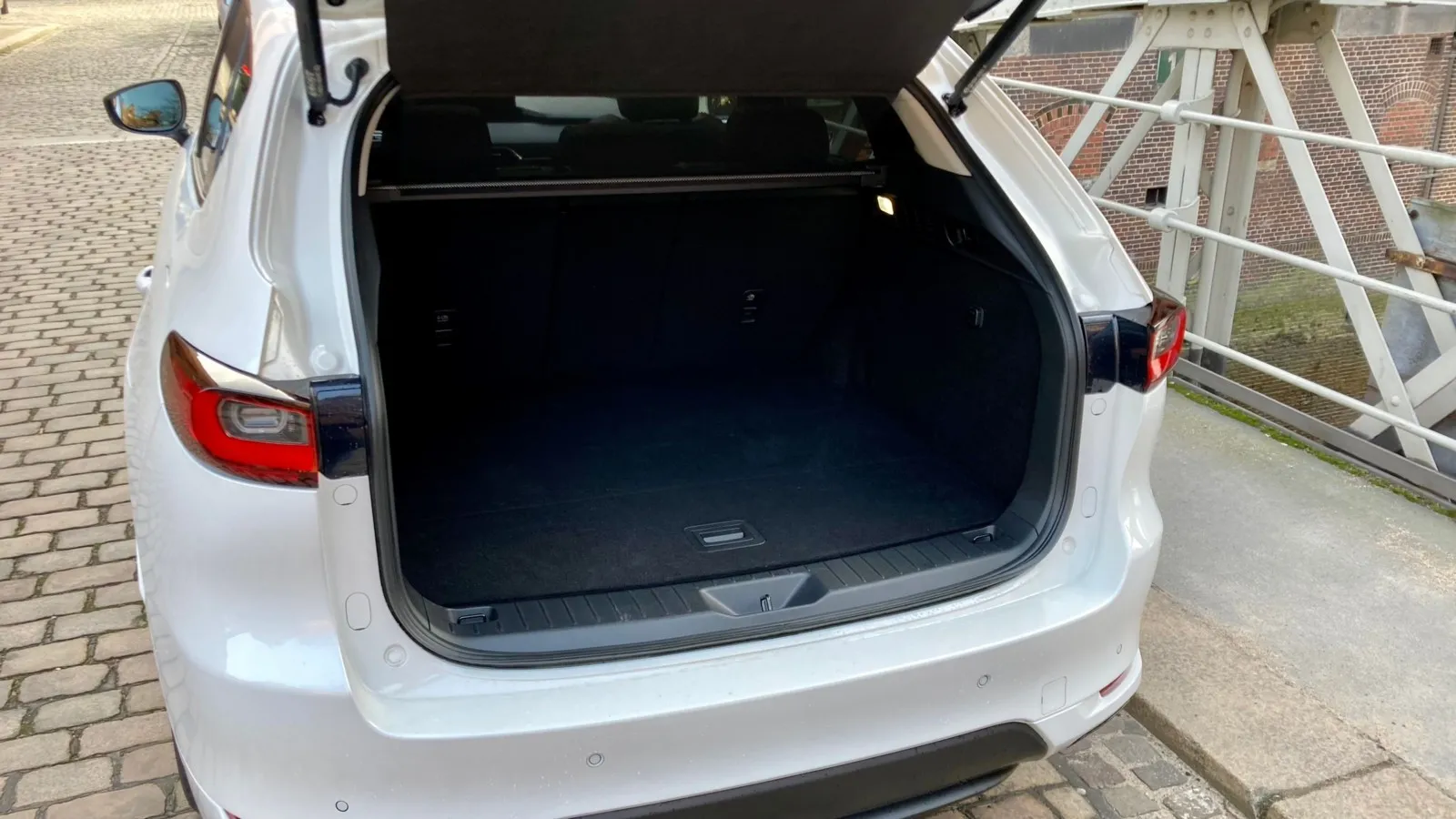 570 bis 1.726 Liter Gepäck passen in den Kofferraum des Mazda CX-60.