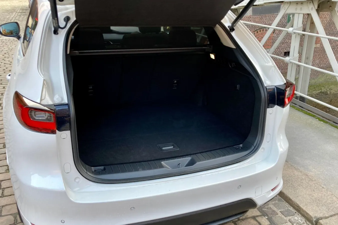 570 bis 1.726 Liter Gepäck passen in den Kofferraum des Mazda CX-60.