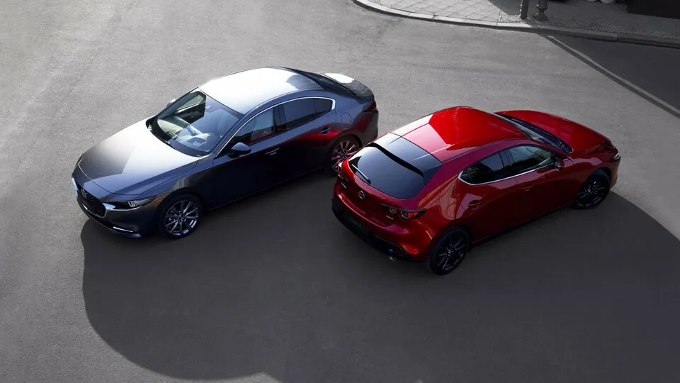 Mazda3 und Mazda3 Fastback wurden zum Modelljahr 2024 in einigen Details aufgewertet.