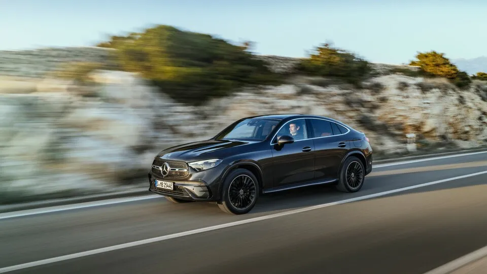 Mercedes stellt dem Mittelklasse-SUV GLC auch in der neuen Generation wieder ein Crossover-Coupé zur Seite.