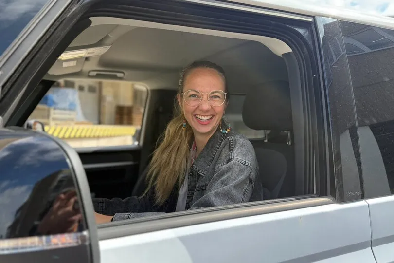 Mitfahren, zuhören, Lösungen gemeinsam entwickeln: Melanie Dahms liebt ihren Job als Mobilitätsmanagerin beim Energieversorger Enercity AG.