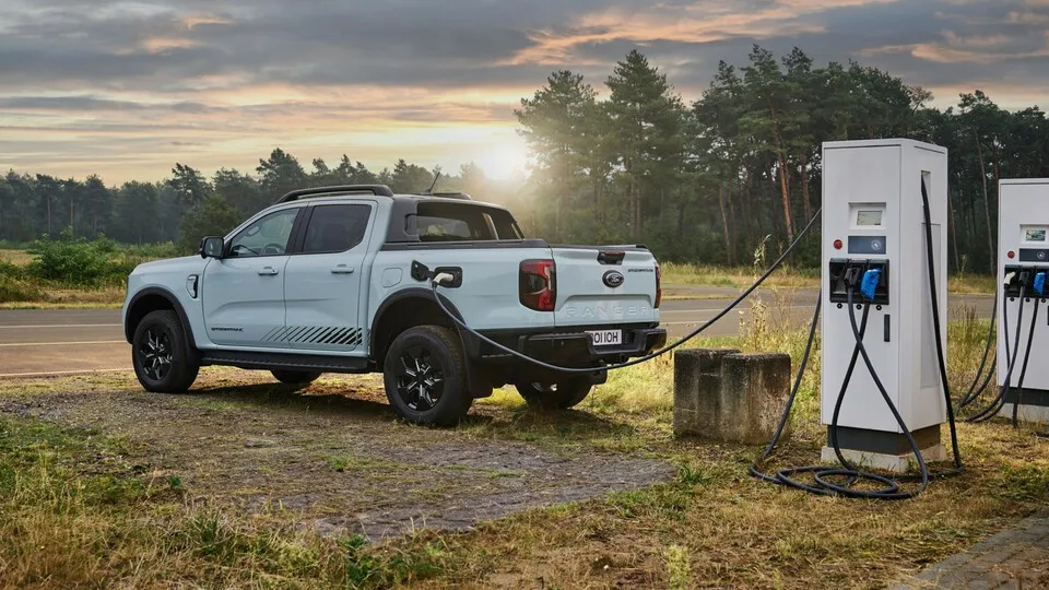 Bald fährt der Ford Ranger als Teilzeit-Stromer durch Europa.