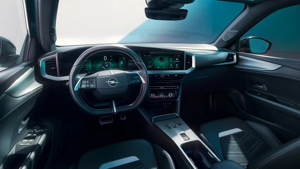 Opel Mokka Modelljahr 2025: Außen tut sich wenig, innen tut sich einiges.