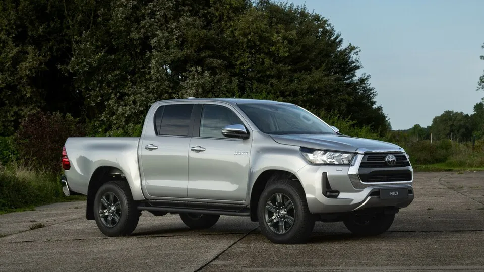 Toyotas Pick-up Hilux kommt 2025 als Mildhybrid-Diesel nach Europa.