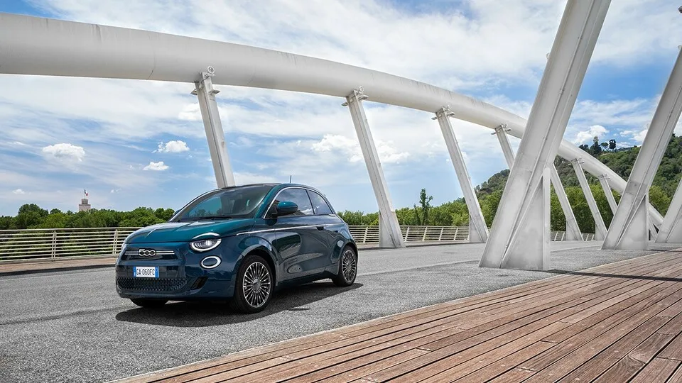 Chinesische Autobauer und Tesla seien durch eine hohe Nachfrage in China weniger von auslaufenden deutschen Förderungen betroffen als europäische Anbieter im Volumensegment, so eine aktuelle Studie.